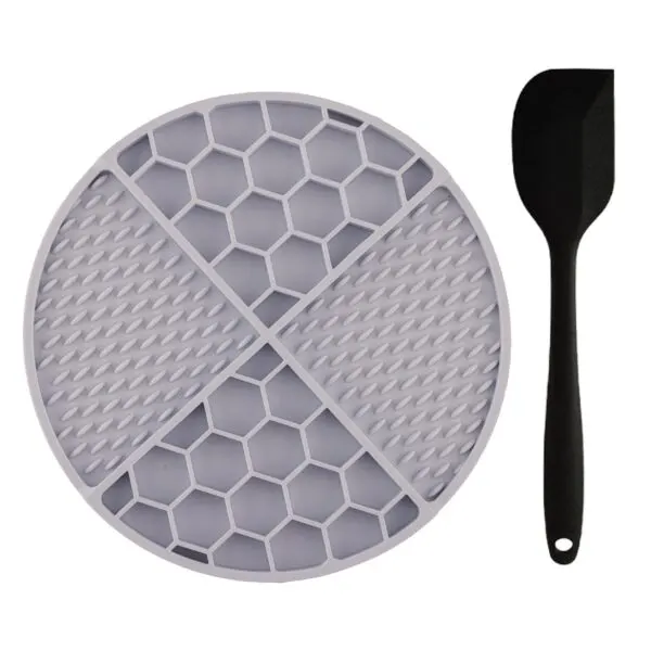 Covoraș hrănire lentă pentru câini – Slow & Lick mat Doctor Totolici, Circular Grey + Spatulă silicon cadou